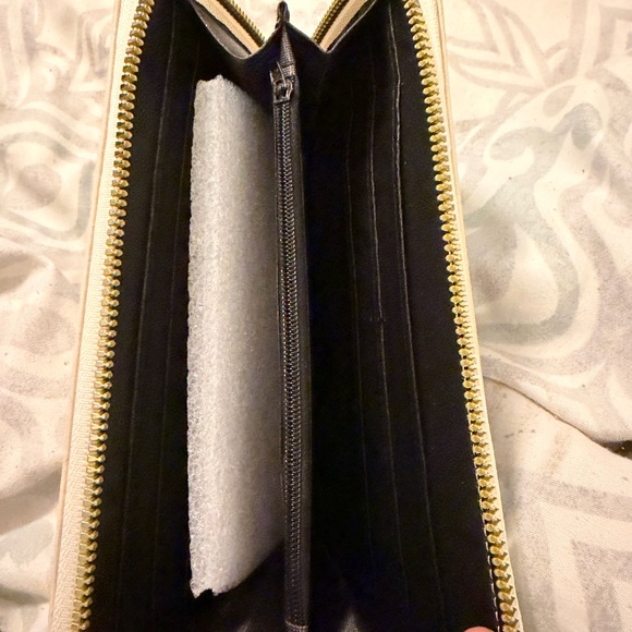 Labubu Character Wallet - Picture 2 of 4